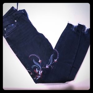 Zara skinny jean with flower embroidery